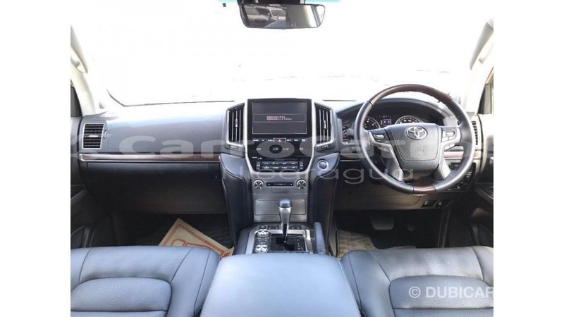 Buy import toyota land cruiser white car in import - dubai